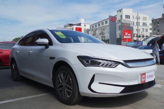 实拍秦PLUS EV，最长续航600km，十万级纯电轿跑的不二之选？