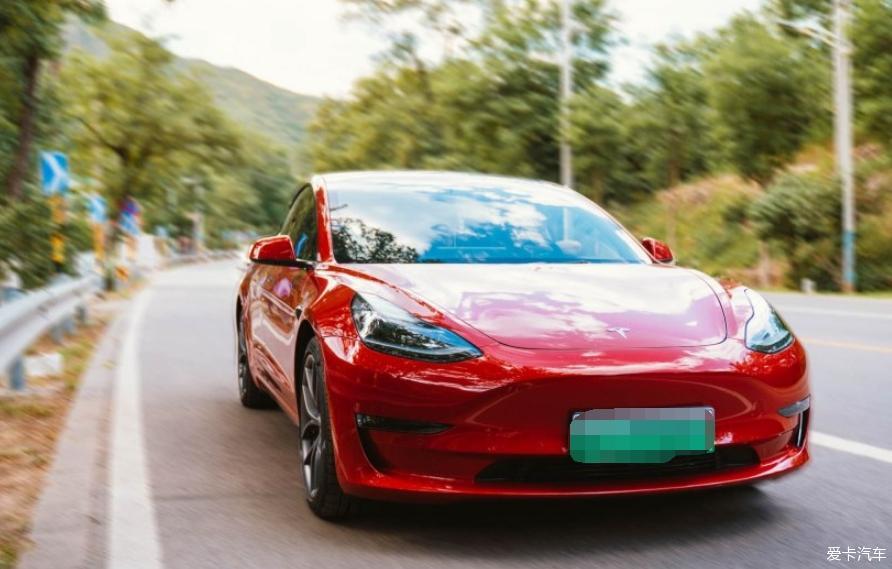 酷酷的Model 3 Performance
