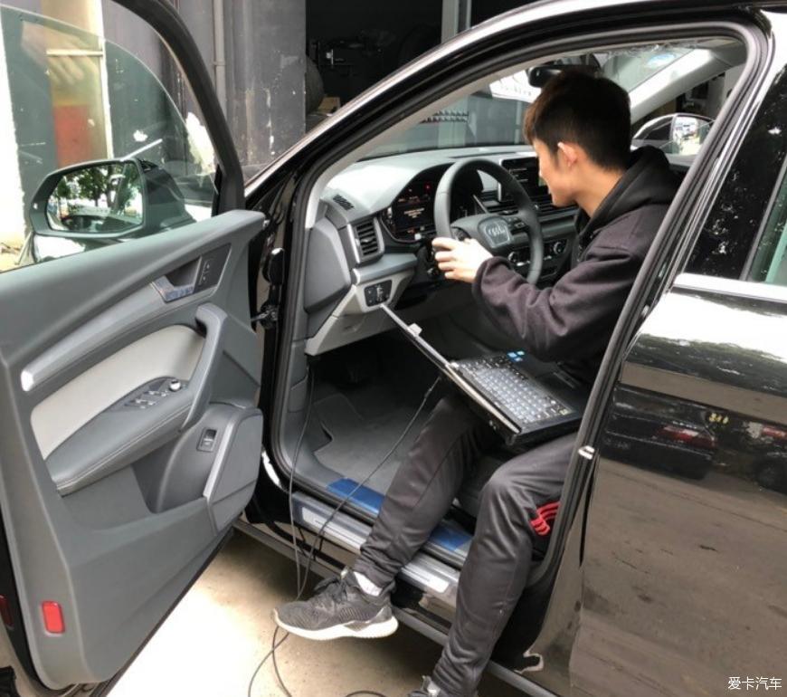 适合自己才最好的，Q5L黑色40时尚提车