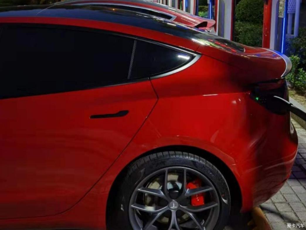 酷酷的Model 3 Performance