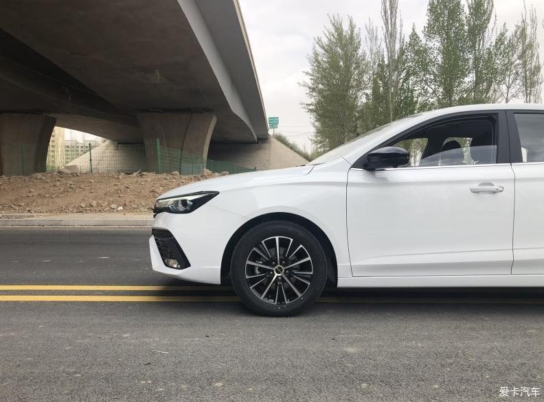我们家的小车车——荣威i5