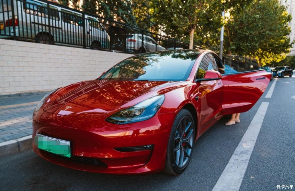 酷酷的Model 3 Performance