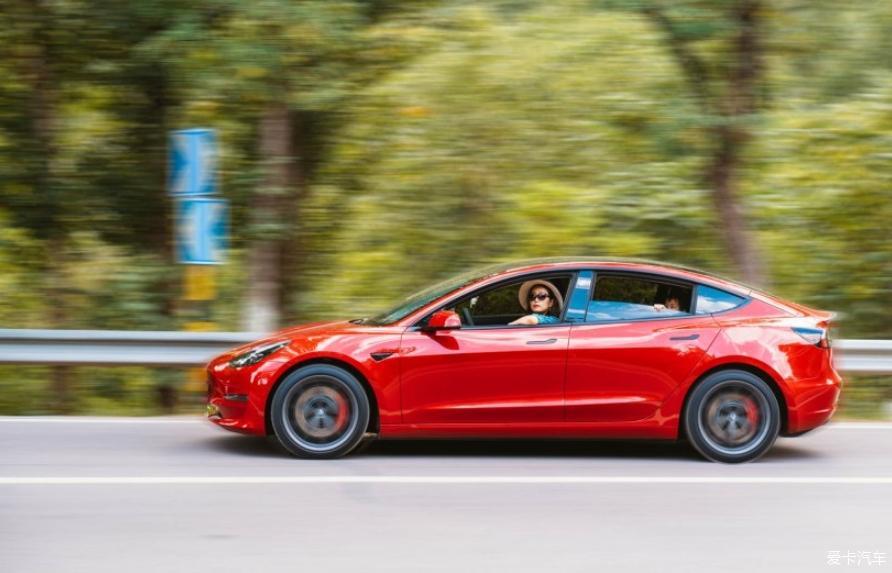 酷酷的Model 3 Performance