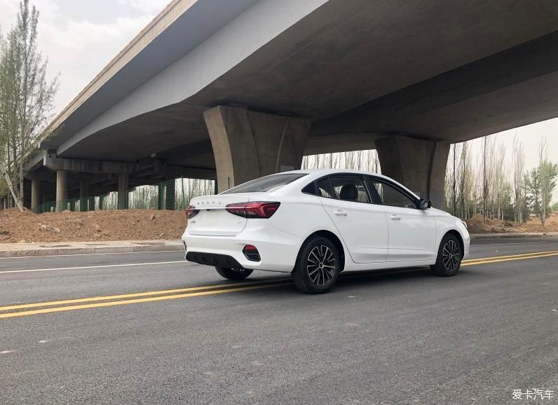 我们家的小车车——荣威i5
