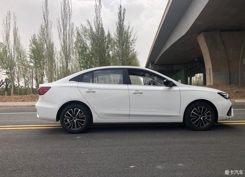 我们家的小车车——荣威i5