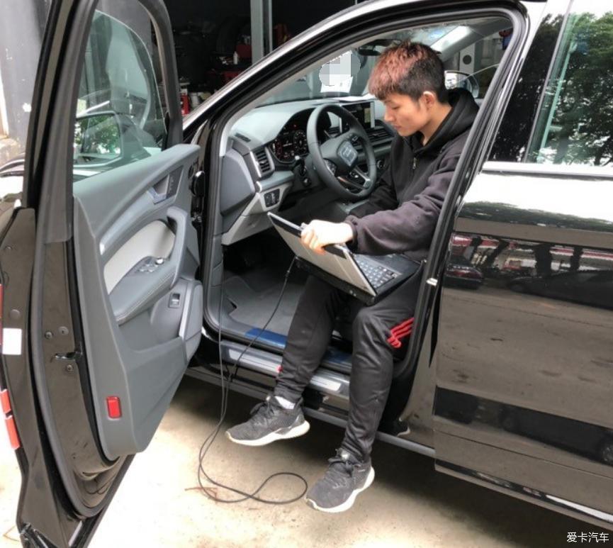 适合自己才最好的，Q5L黑色40时尚提车