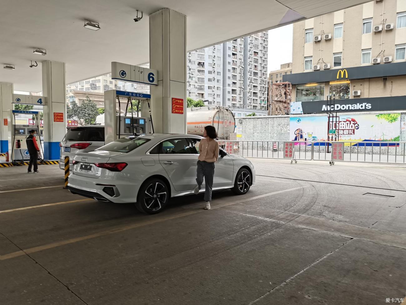 <br /></p>
媳妇的人生第一台车---新a3l。<br />
