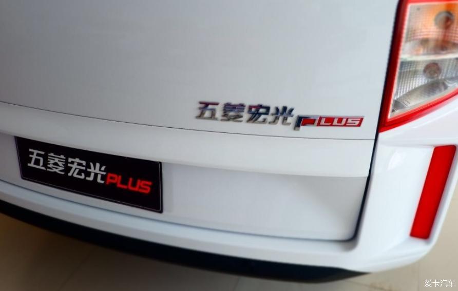 钟情五菱宏光plus，店内去看车
