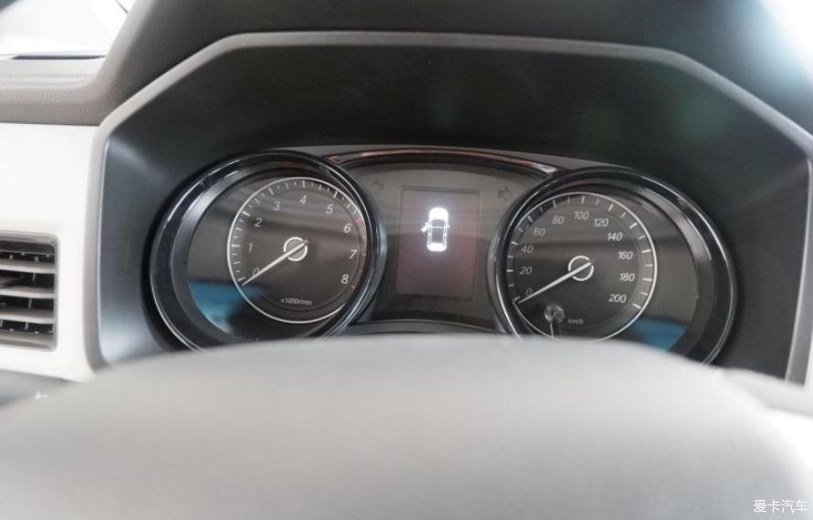 钟情五菱宏光plus，店内去看车