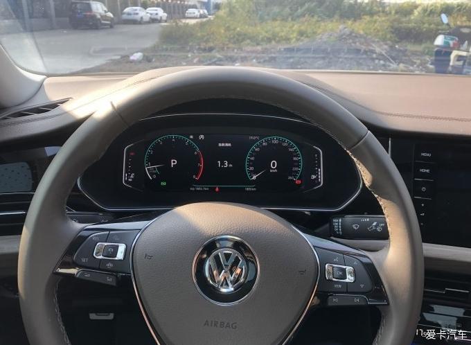 开自己喜欢的车——帕萨特！生活才充满乐趣