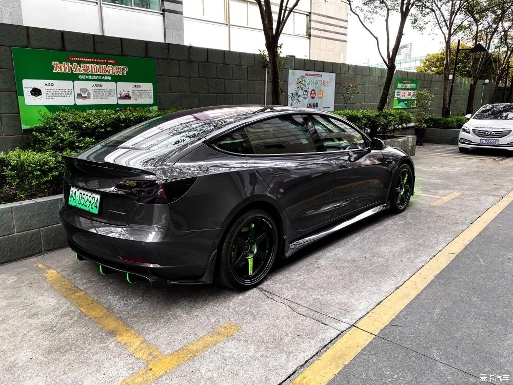 特斯拉model3 怎么改装适合年轻小伙
