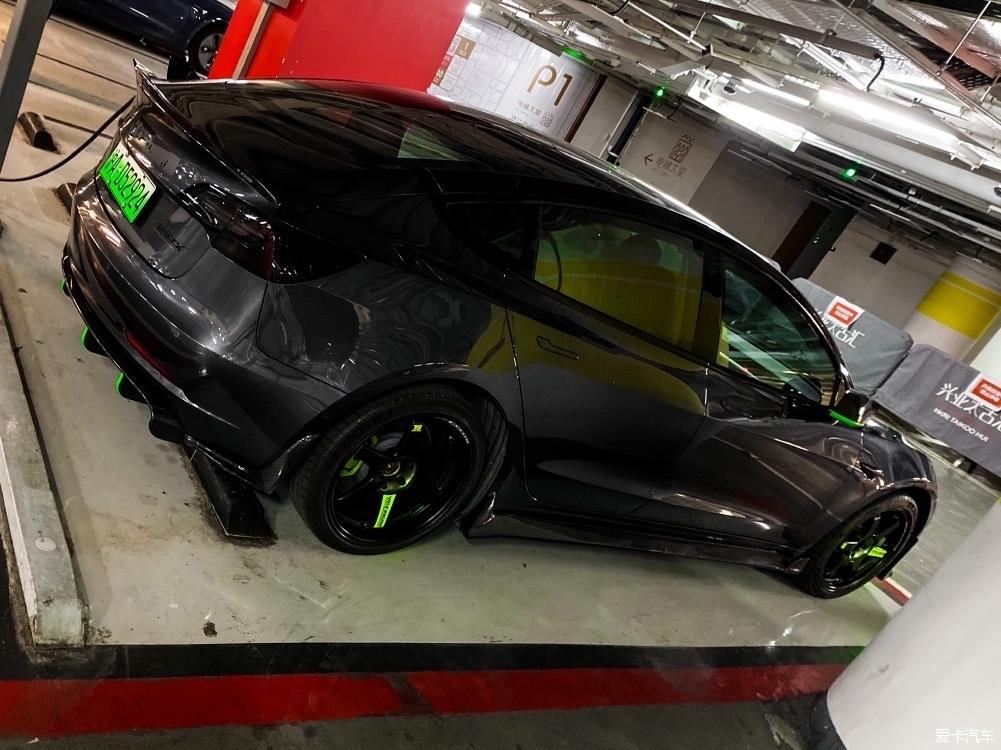 特斯拉model3 怎么改装适合年轻小伙