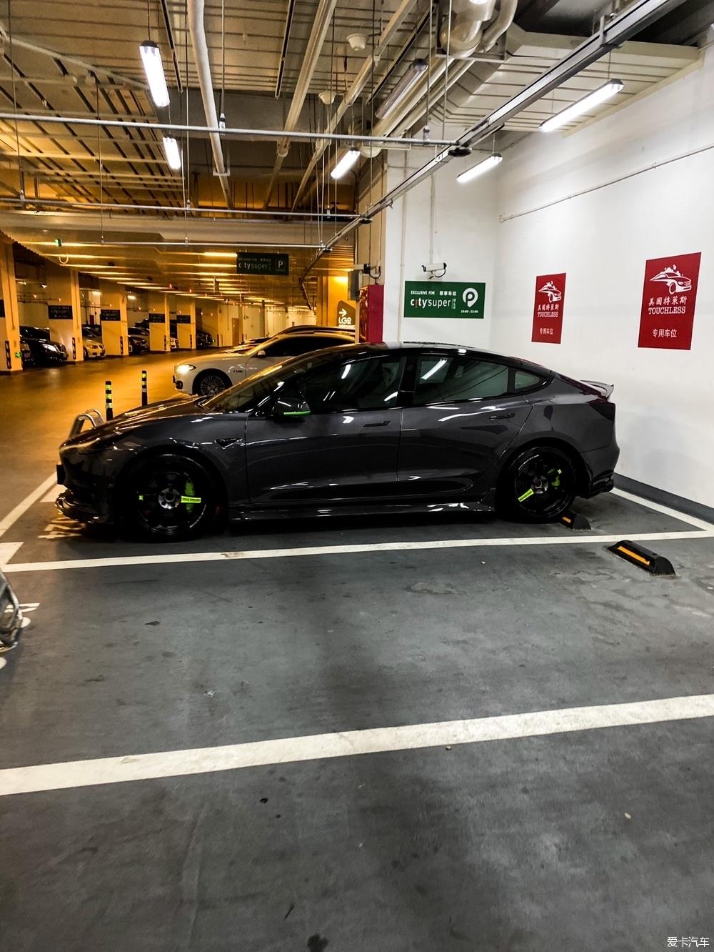 特斯拉model3 怎么改装适合年轻小伙