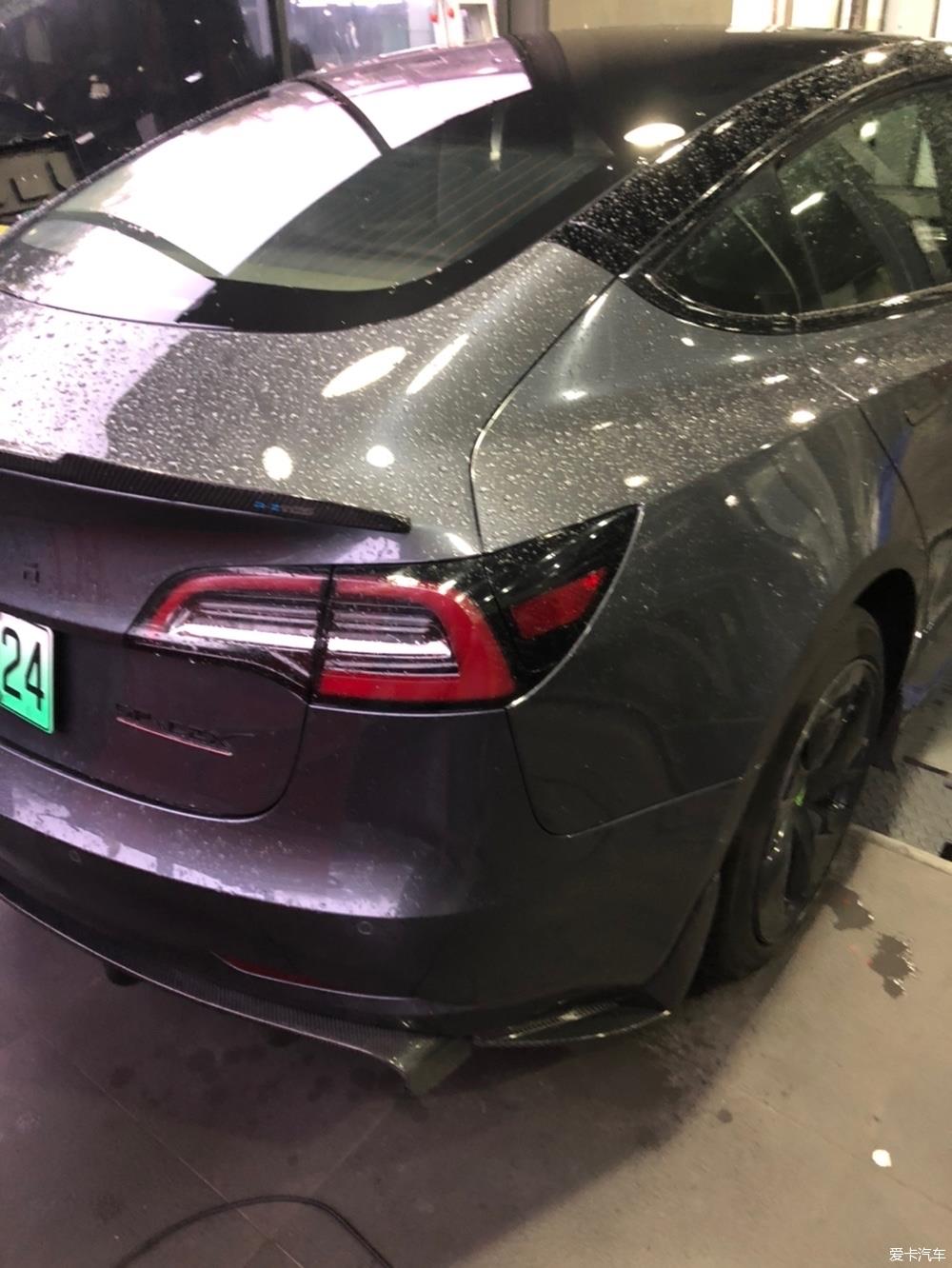 特斯拉model3 怎么改装适合年轻小伙