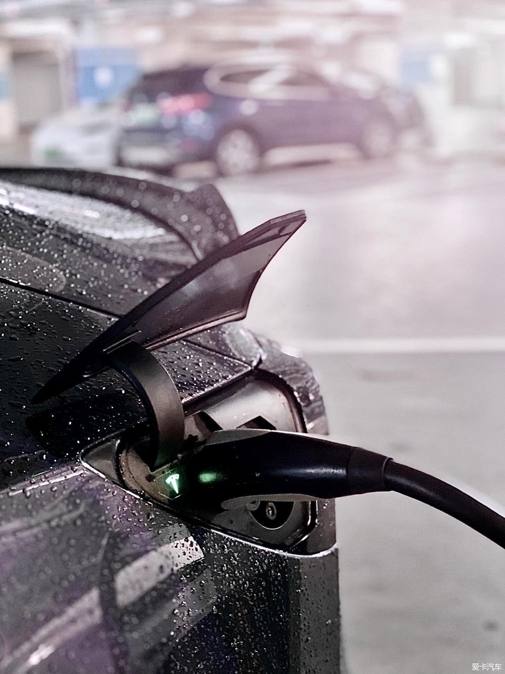 特斯拉model3 怎么改装适合年轻小伙