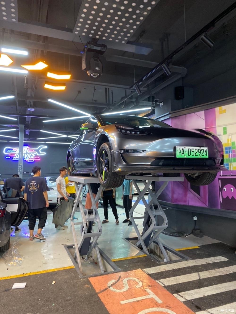 特斯拉model3 怎么改装适合年轻小伙