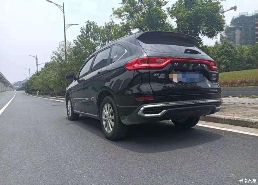 休息之余开着哈弗M6到处逛逛