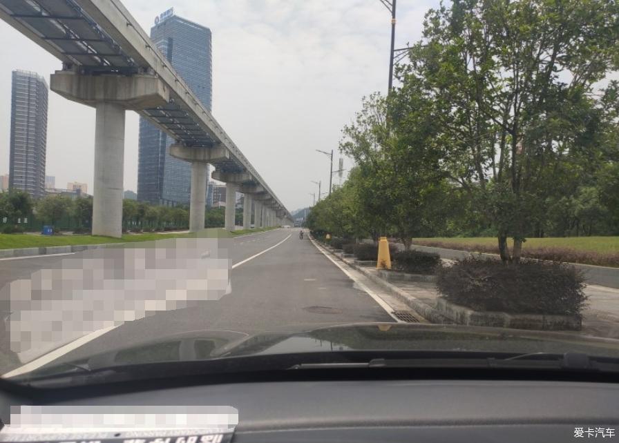 休息之余开着哈弗M6到处逛逛