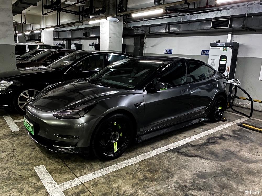 特斯拉model3 怎么改装适合年轻小伙