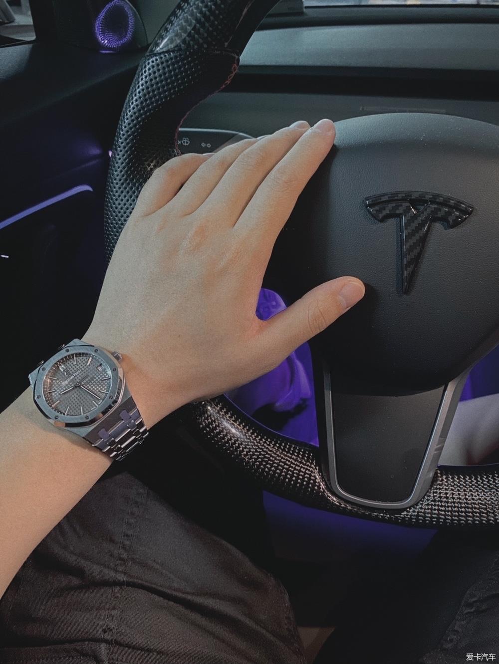特斯拉model3 怎么改装适合年轻小伙