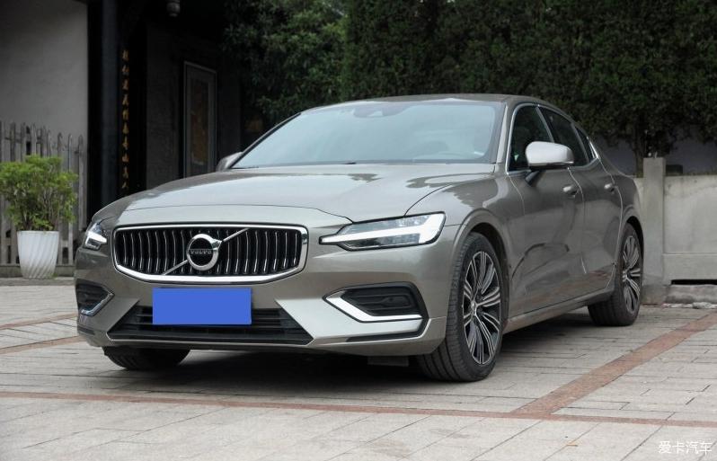S60的空间表现虽不完美，对于一家三口绝对够用！