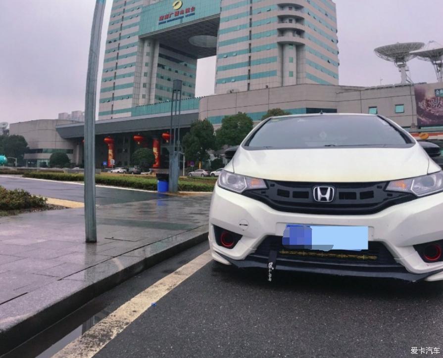 小白是我兄弟。