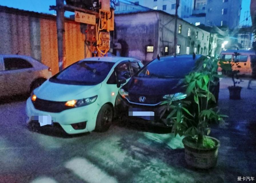 小白是我兄弟。