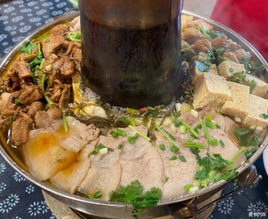 开着轩逸去品味特色什锦锅