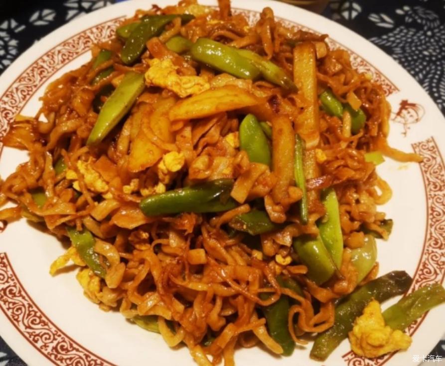 开着轩逸去品味特色什锦锅