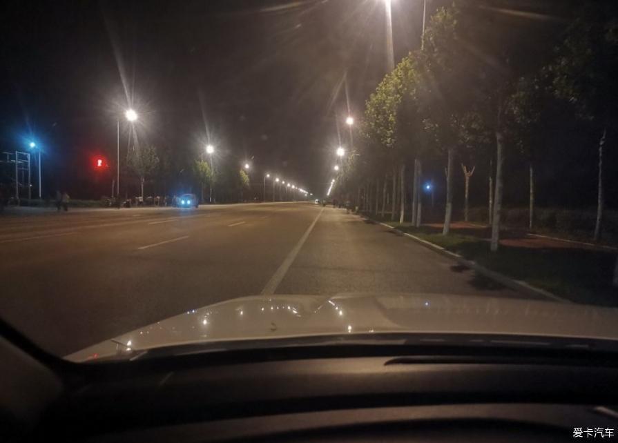 哈弗M6，夜晚整条街上最靓的仔！