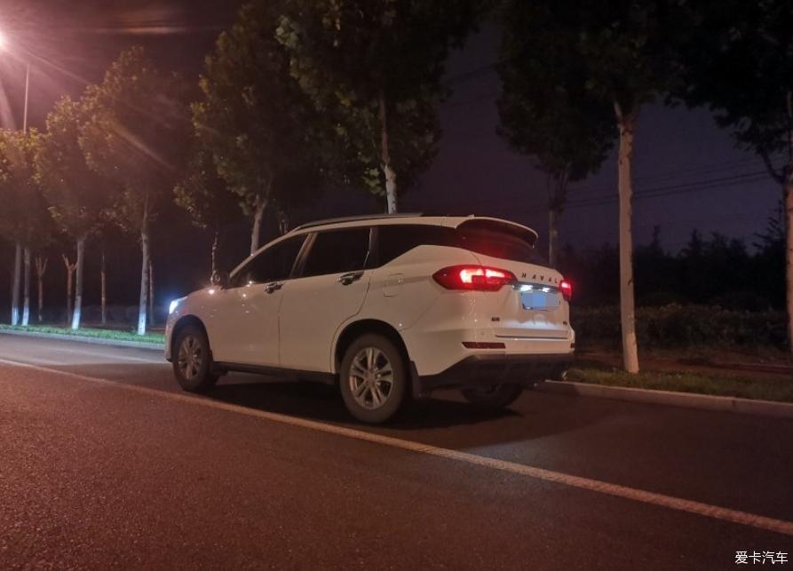 哈弗M6，夜晚整条街上最靓的仔！