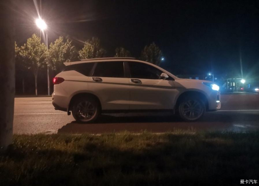 哈弗M6，夜晚整条街上最靓的仔！