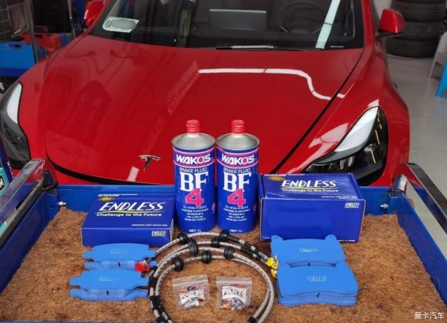喜提大玩具特斯拉Model 3