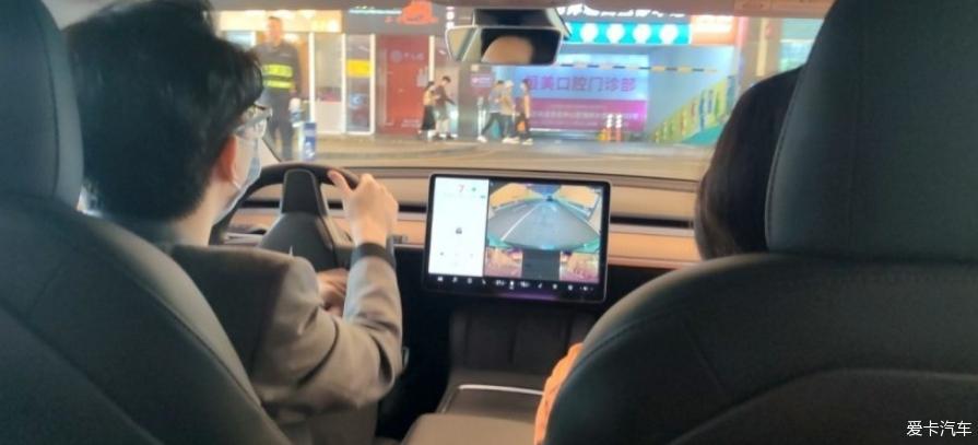 喜提大玩具特斯拉Model 3