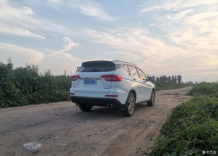开哈弗M6去赏风景，不能辜负了这黄昏的美景