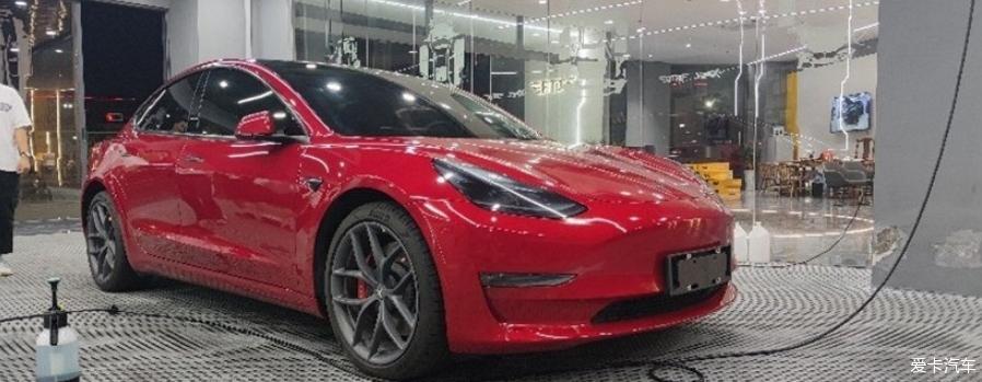 喜提大玩具特斯拉Model 3