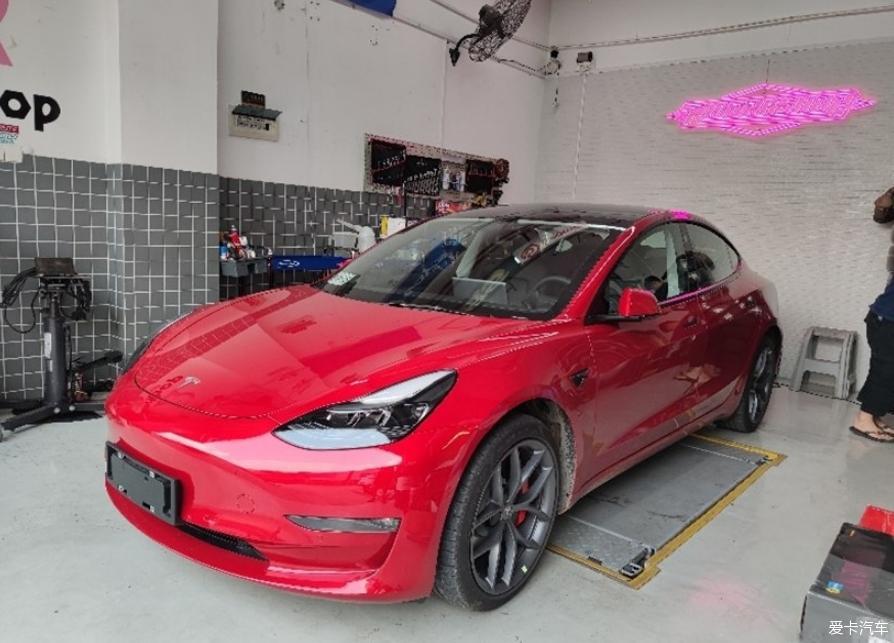 喜提大玩具特斯拉Model 3