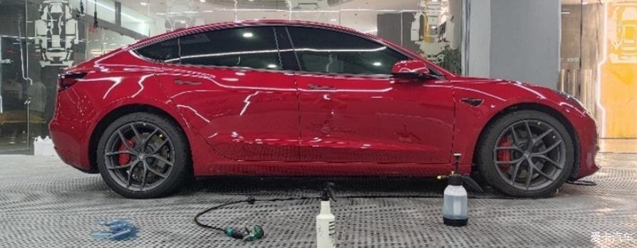 喜提大玩具特斯拉Model 3
