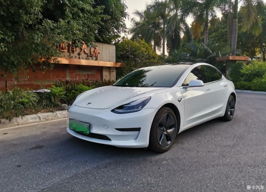 一辆不错的电动玩具特斯拉3