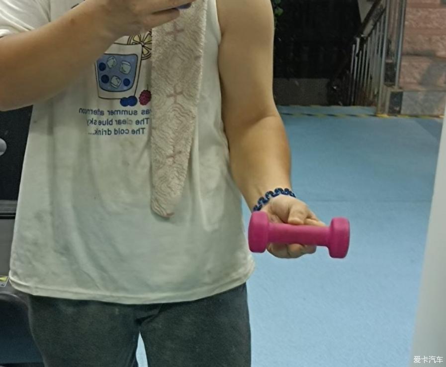 和男朋友去锻炼，开着哈弗M6 PLUS