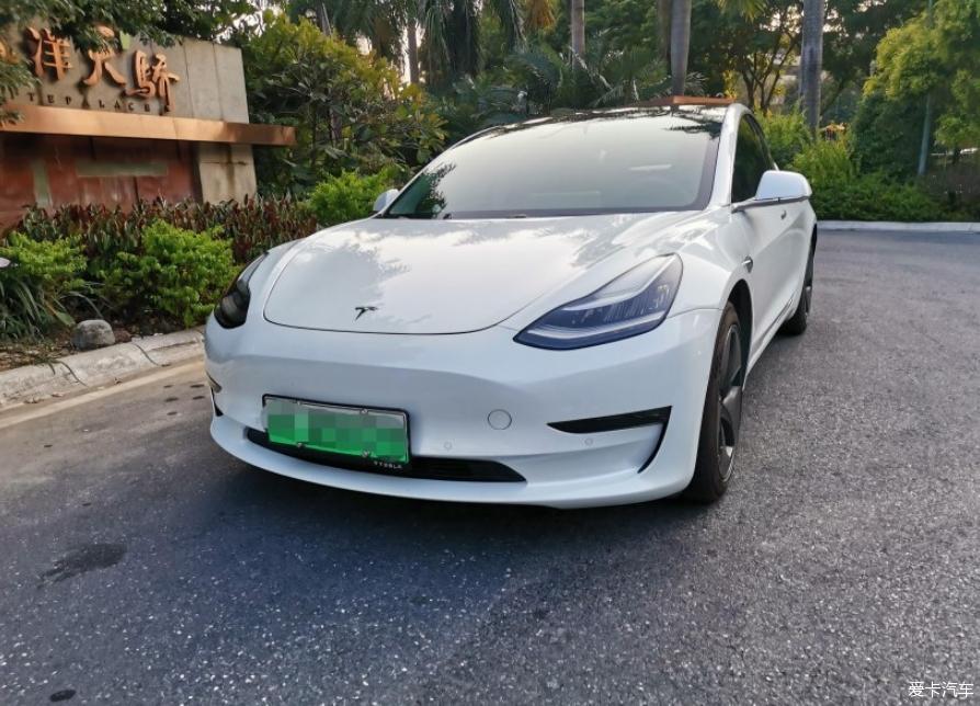 一辆不错的电动玩具特斯拉3