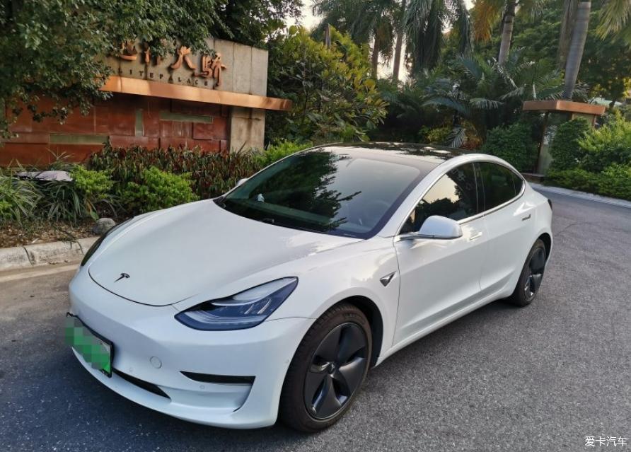 一辆不错的电动玩具特斯拉3