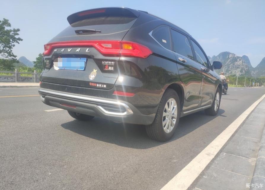 和男朋友去锻炼，开着哈弗M6 PLUS