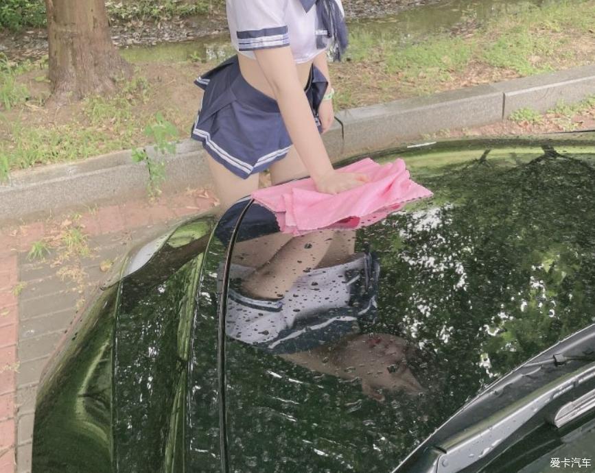 年轻女车主结缘特斯拉毛豆3