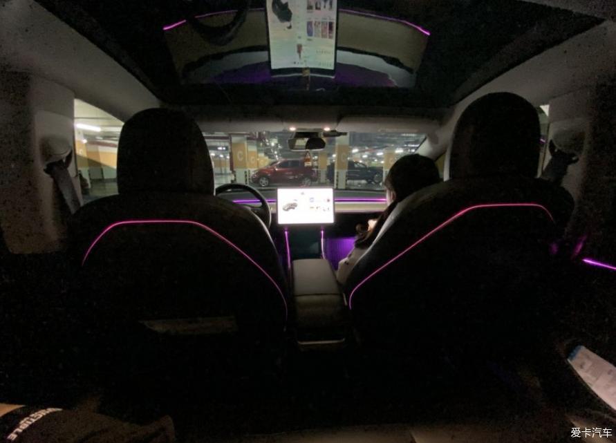 年轻女车主结缘特斯拉毛豆3