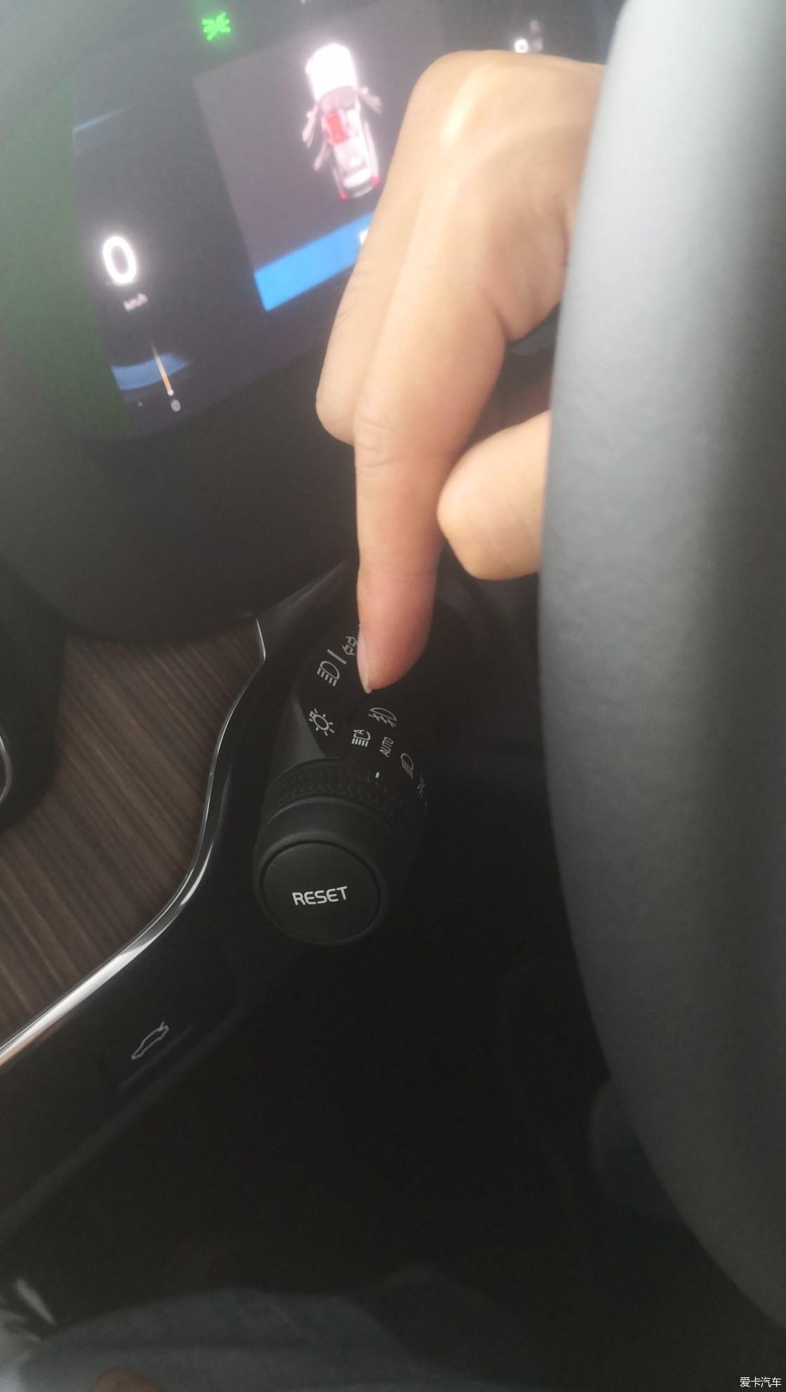那一天，“沃在路上”。开着XC40陪朋友喜提XC60。
