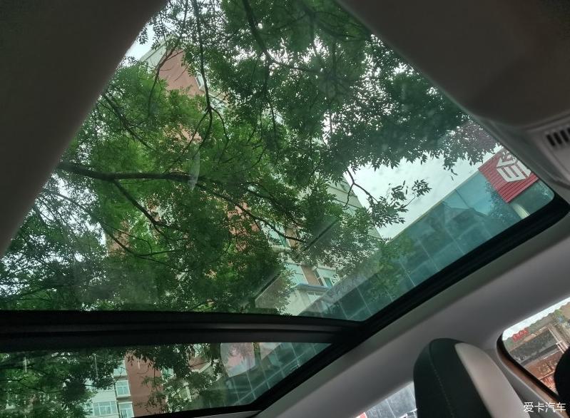迅猛的气势，开着途铠，倍有面子