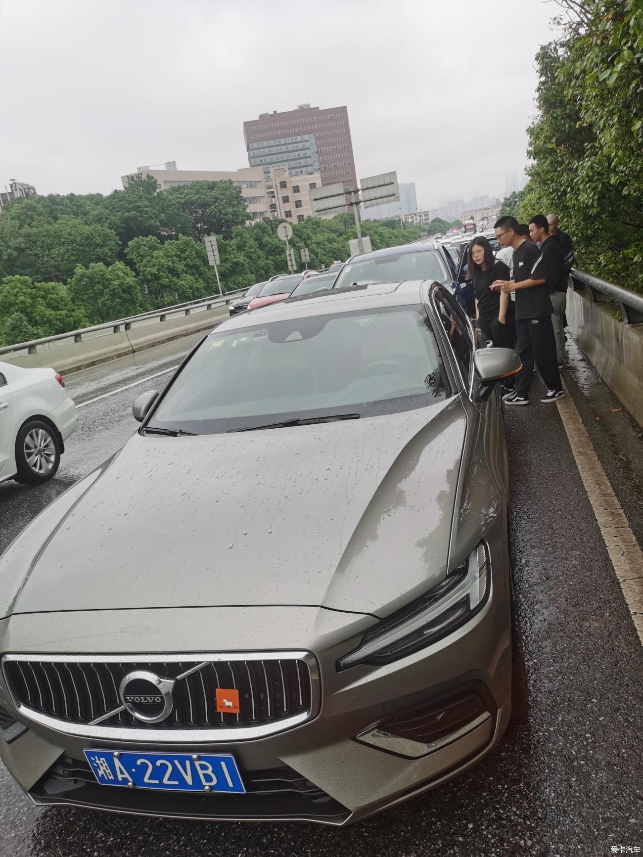 我为什么会选择了沃尔沃，就是看上了它的环保与安全，亲身实测