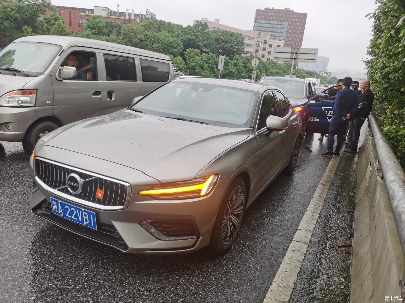 我为什么会选择了沃尔沃，就是看上了它的环保与安全，亲身实测