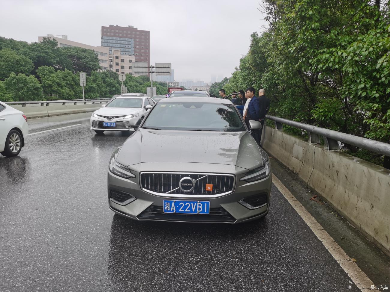 我为什么会选择了沃尔沃，就是看上了它的环保与安全，亲身实测